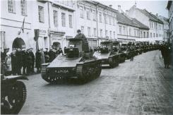 Lietuvos kariuomenes tankai Vickers Carden Loyd vilniuje 19391029